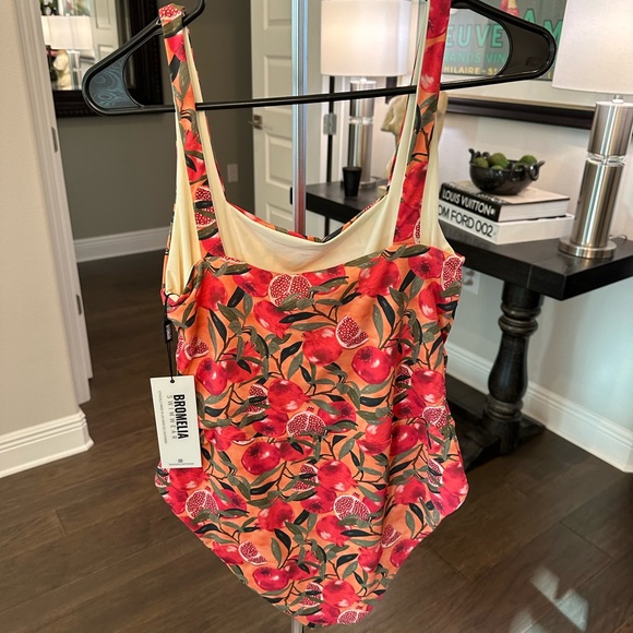 NWT BROMELIA SWIMSUIT and jacket in juicy pomegranates, XL - Picture 9 of 9
